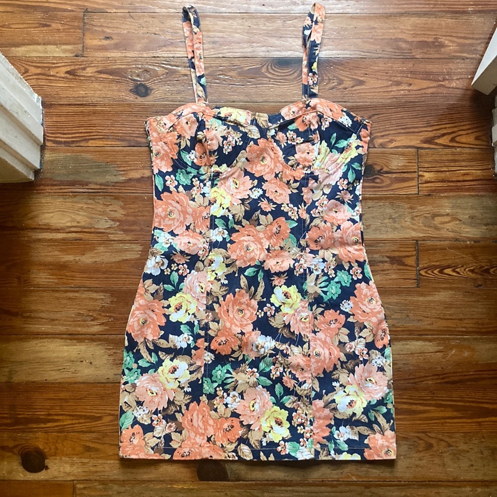 Fitted floral dress 🌸